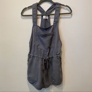 Aritzia short overalls in XS